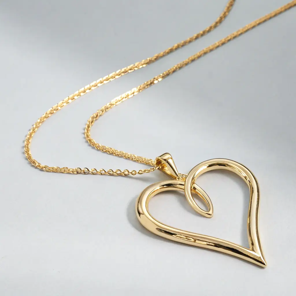 Colar de Corrente Fina com Pingente de Coração