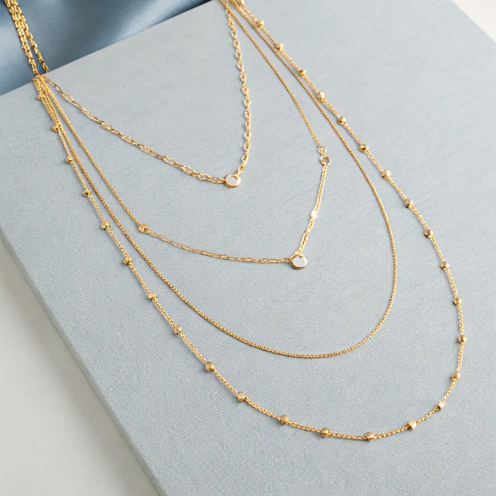 Conjunto de Colares de Ouro em Camadas